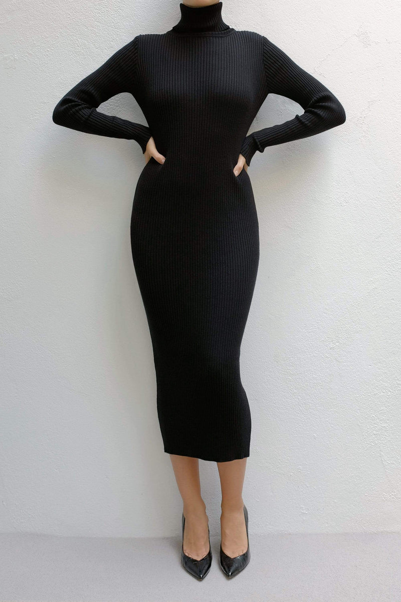 Model holds hands on her hips in Irene rib dress - ИOKO - nokoclub.com